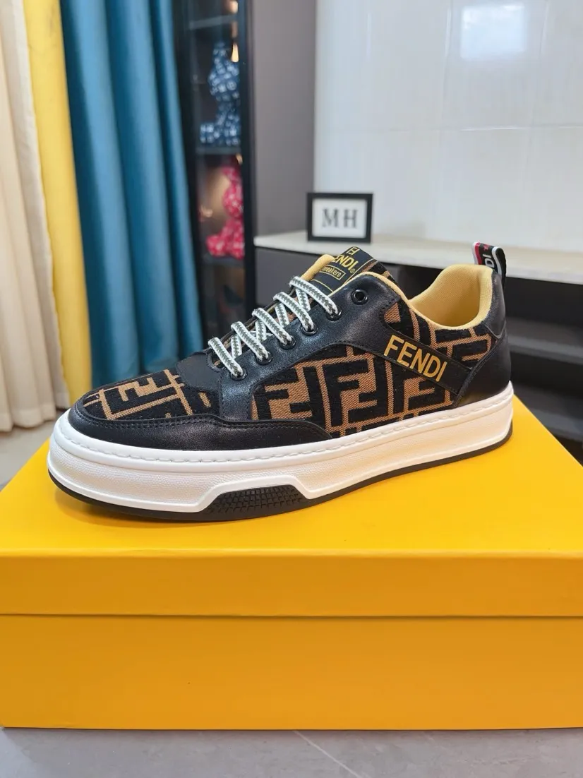 Men's shoes 💰400🌹🌹[FENDI] Fendi's classic and comfortable men's shoes, this complex sneaker is made of soft calfskin➕genuine leather lining➕original ultra-light rubber material with rough outsole. This unique light style is suitable for the casual and refined sensibility of this season. It is comfortable and natural on the feet. It is an everyday style for casual travel in autumn and winter! 38/44